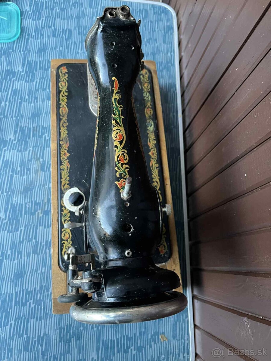 Šijací stroj starožitný - 2