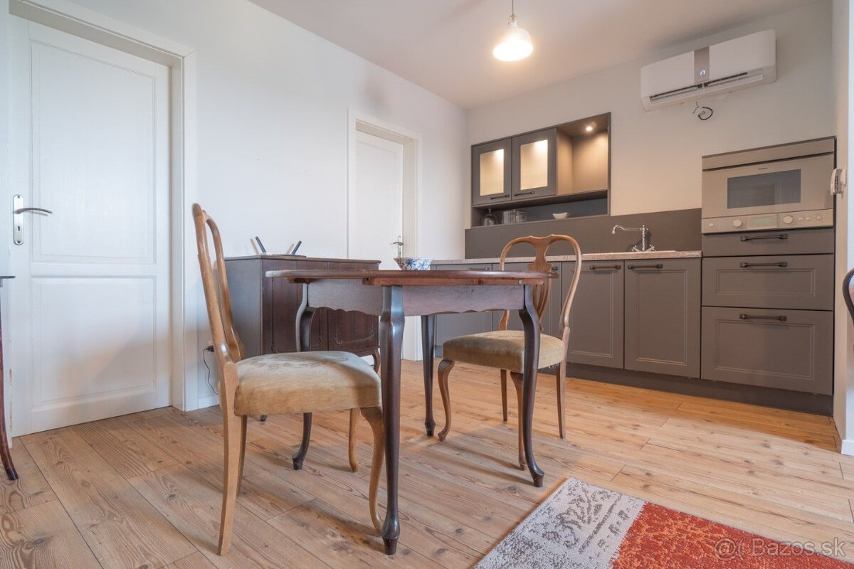 NA PREDAJ bývalá sýpka / Preselany - 2