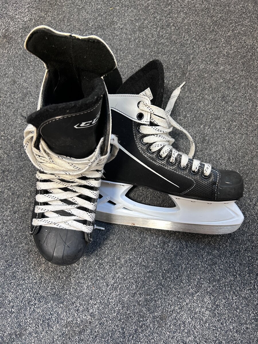 Junior korcule CCM 52 - 2