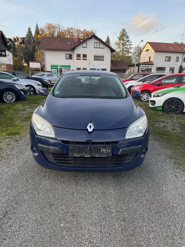 Renault megane III r.2010 1.6i 5dv. hatchback MODRA FARBA - 2