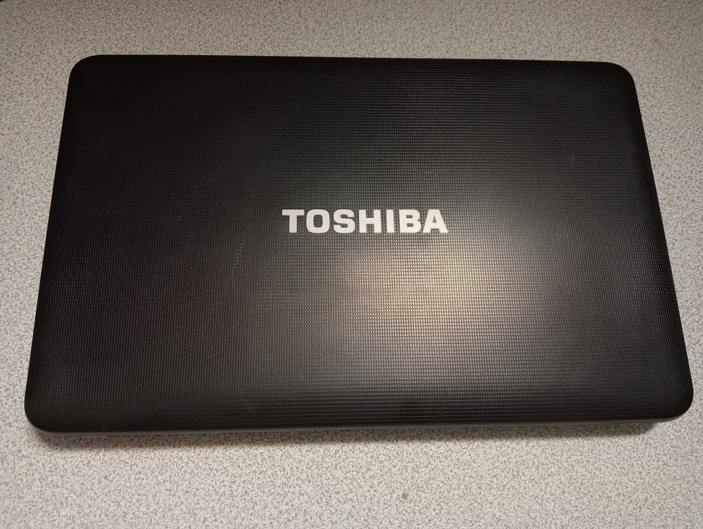 predám notebook TOSHIBA SATELLITE C850 ,Windows 7. - 2