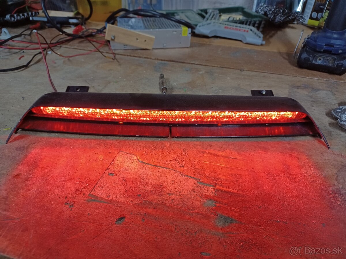 Prídavné brzdové svetlo na passat b5.5 - 2