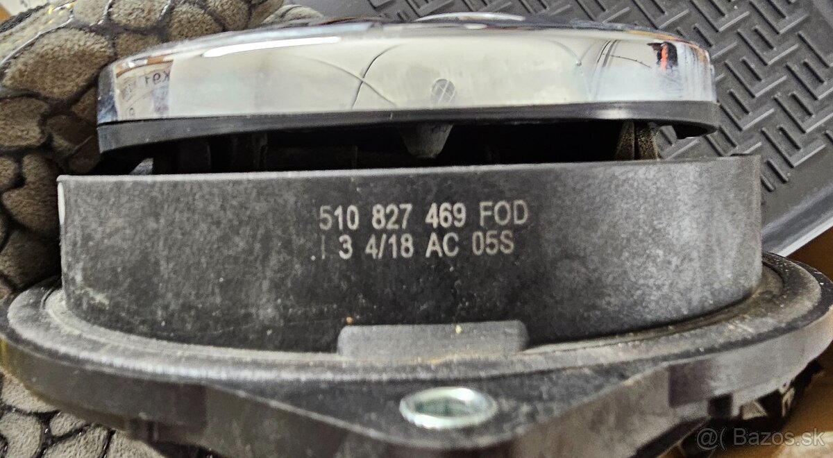 Zadný znak s mikrospínačom VW Passat B8 Variant - 2