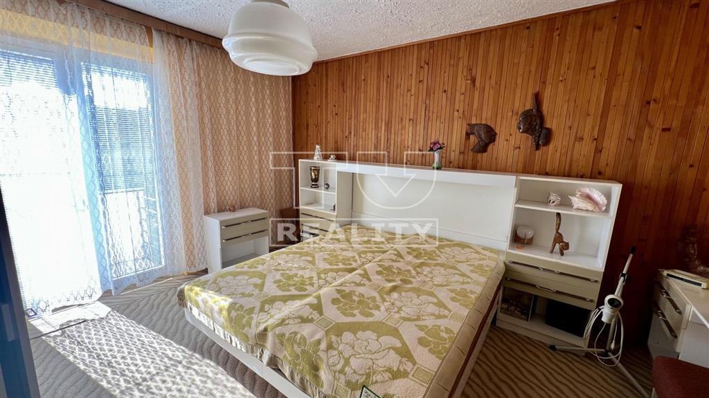 Na predaj 3-izbový byt s garážou v tichej lokalite –... - 2