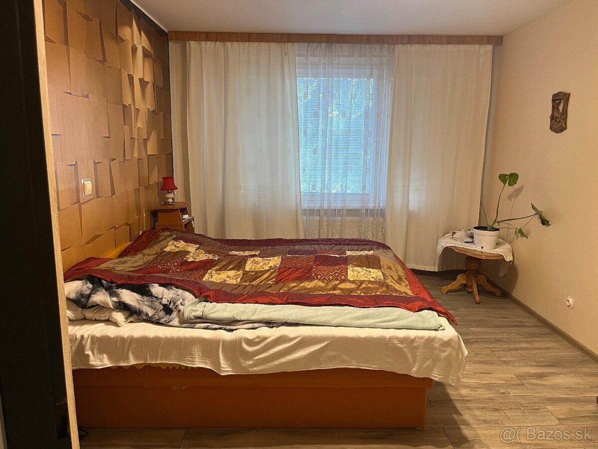 AKCIA Veľký dvojizbový byt s balkónom vo Veľkom Krtisi - 2