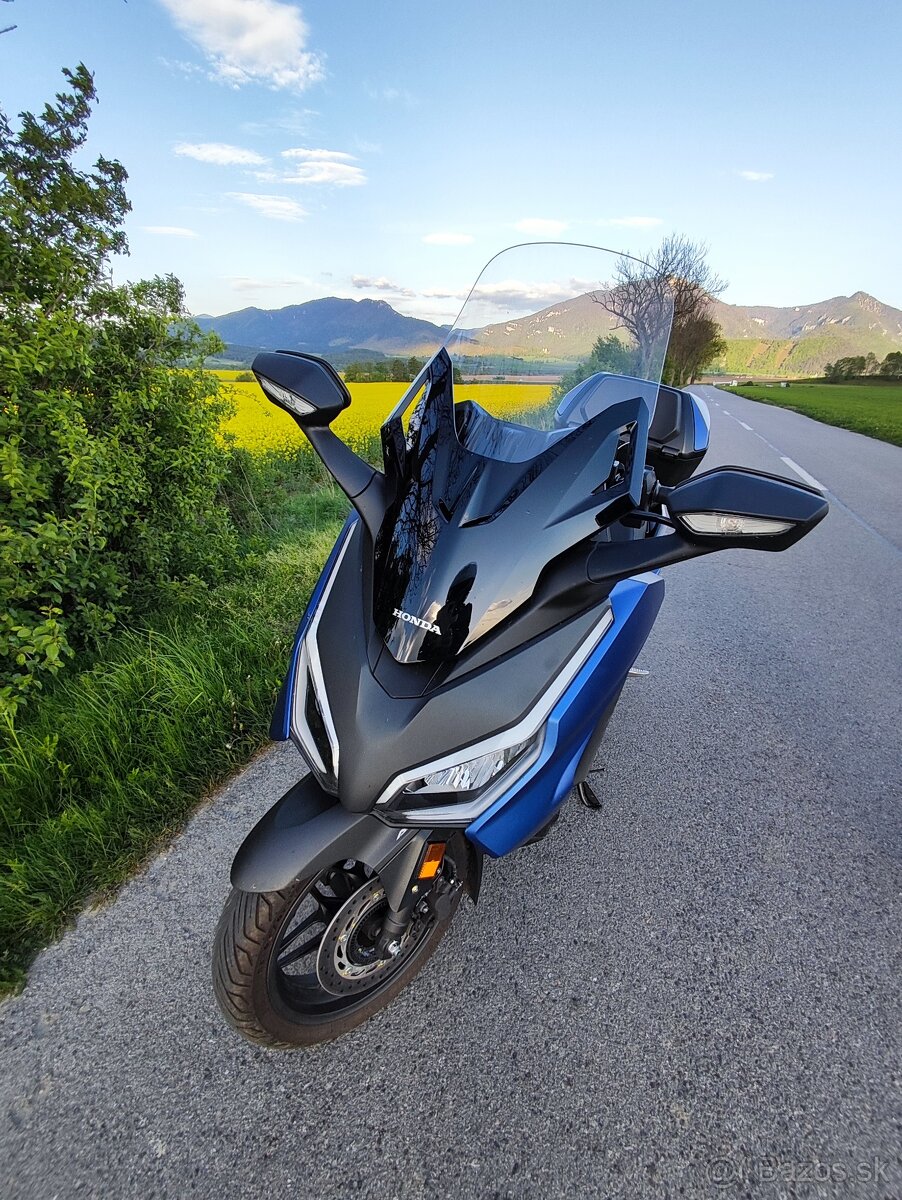 Predám Honda Forza 125, r.v. 2023 – 1. majiteľ, 6 300 km, - 2