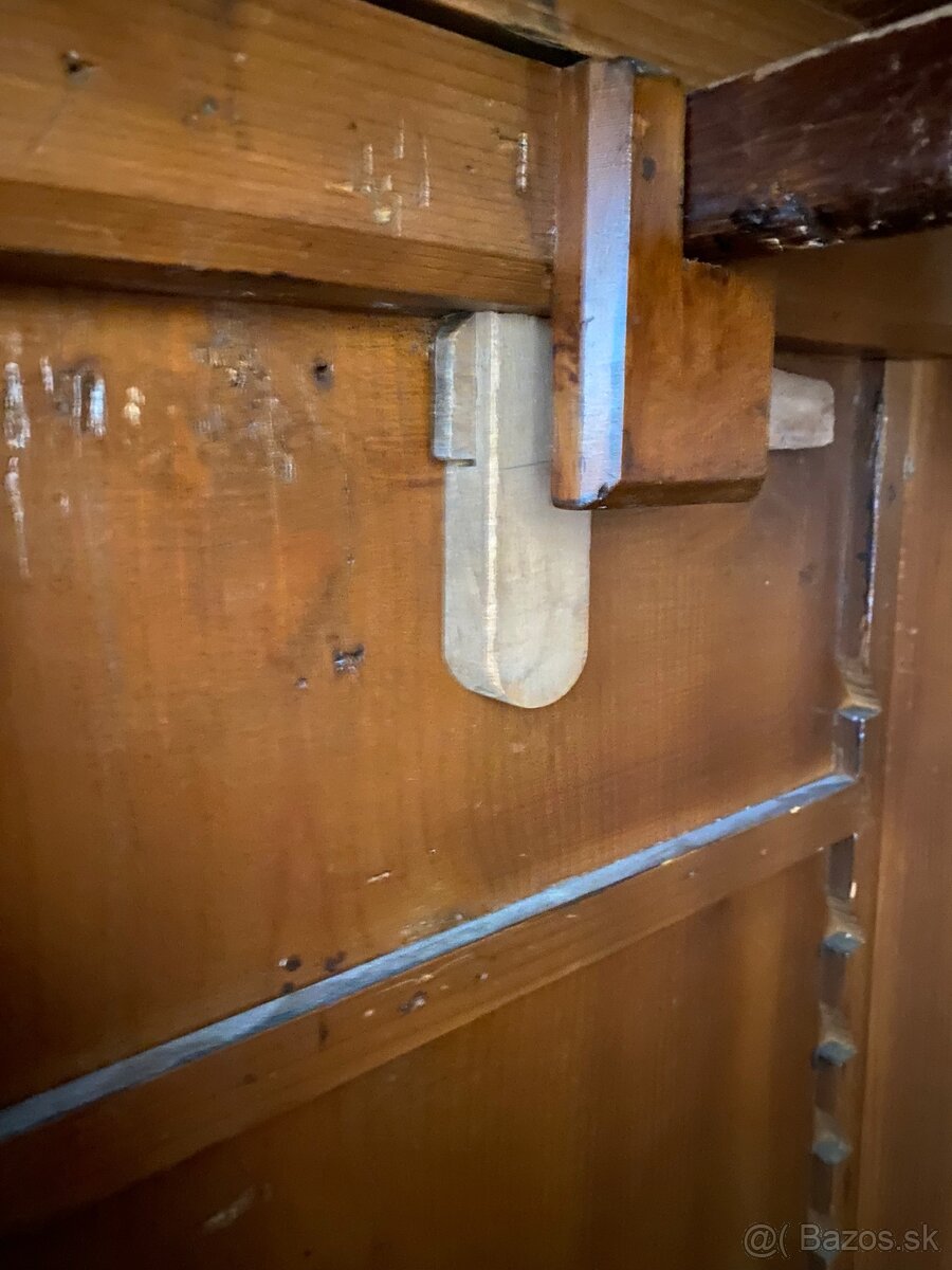 Rustikálna skriňa - 2