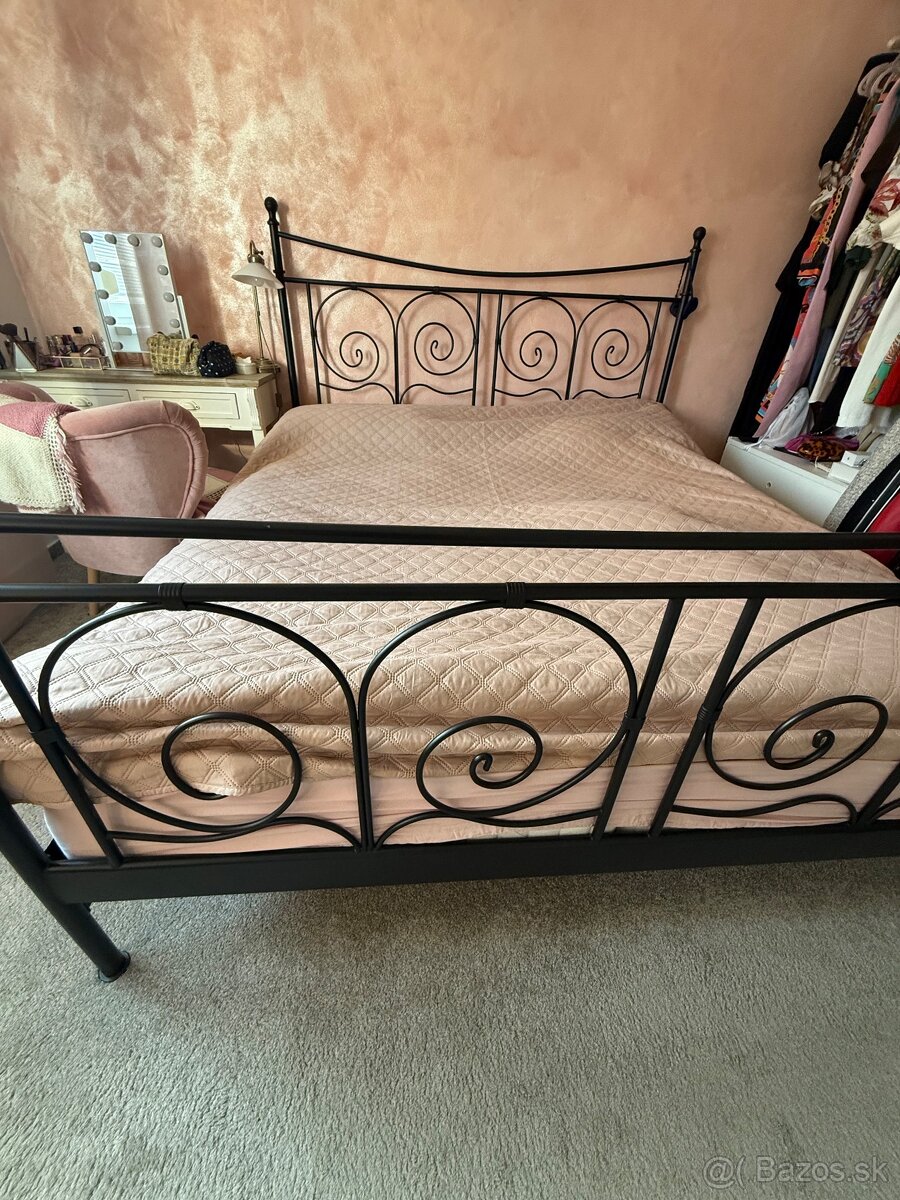 Kovova manzelska postel - 2