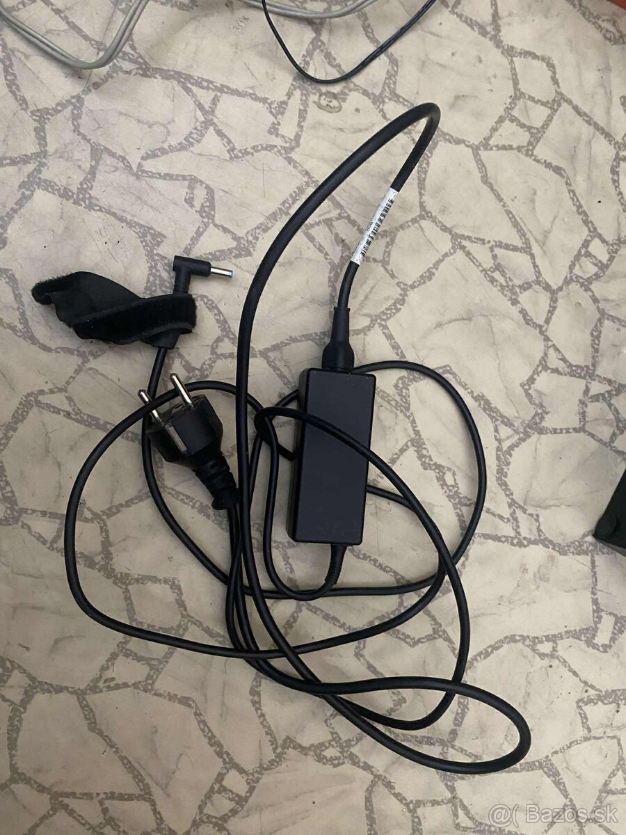 Predám tento adaptér na hp notbooki - 2