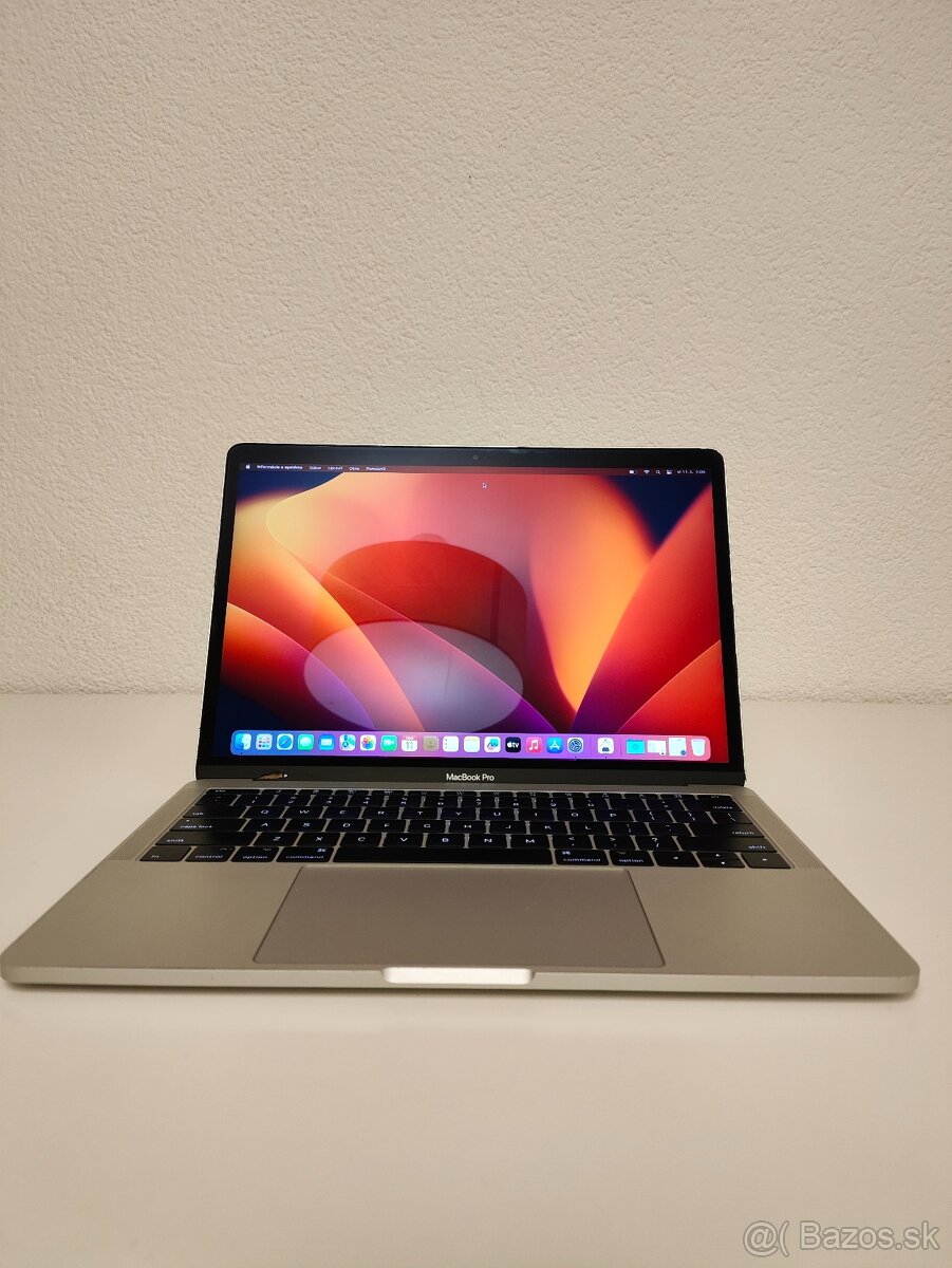 MacBook Pro 2017 | i5 • 8GB • 256GB SSD - 2