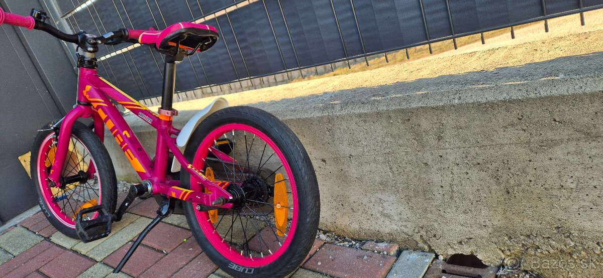 Dievčenský detský bicykel značky CUBE - 2