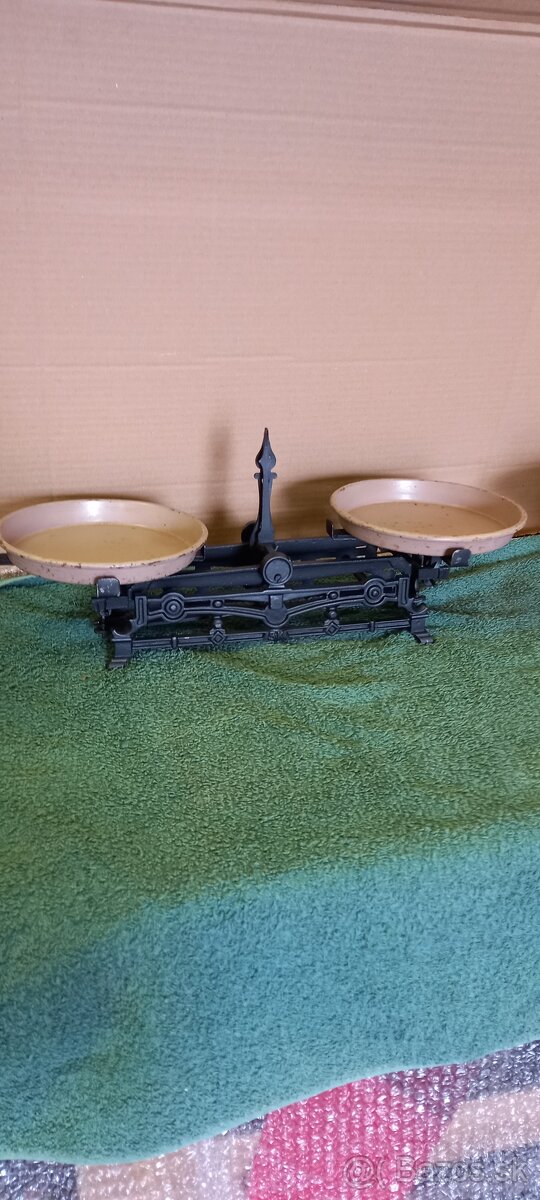 Dvojmisková liatinová vaha - 2