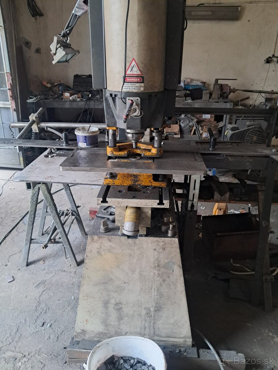 Zváračky, kovoobrábacie stroje, vysokozdvižný vozík - 2
