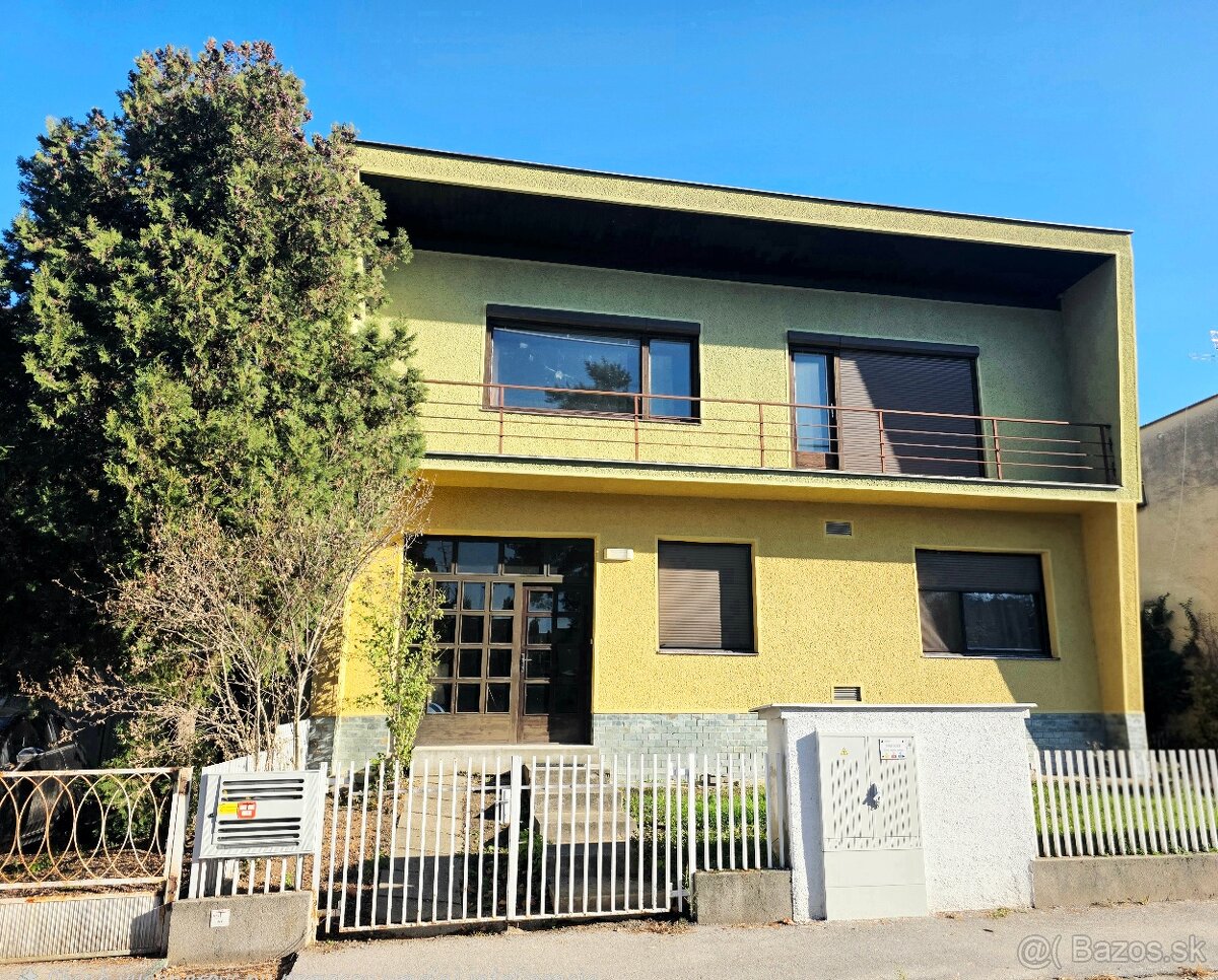 Na predaj priestranný rodinný dom vo výbornej lokalite - 2