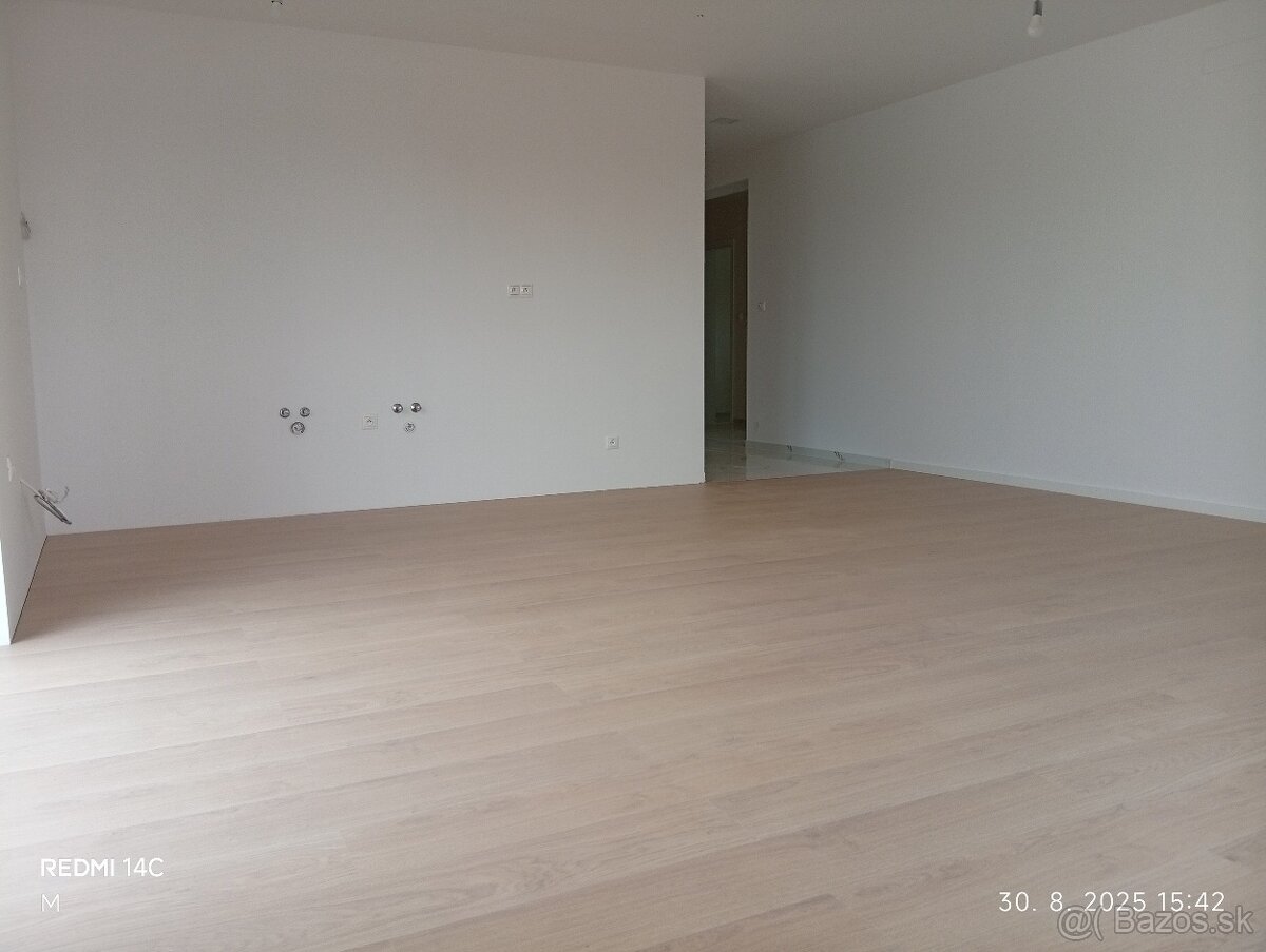 NOVOSTAVBA 4 IZBOVÉHO RODINNÉHO DOMU S TERASOU - 2