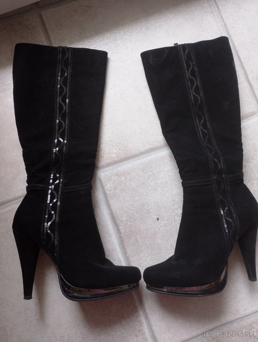 čierne čižmy na opätku č.36 - 2