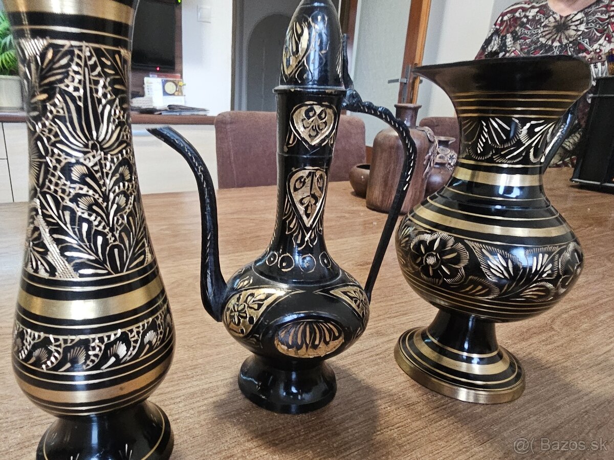 Orientalne dekoračné predmety z vitríny - 2