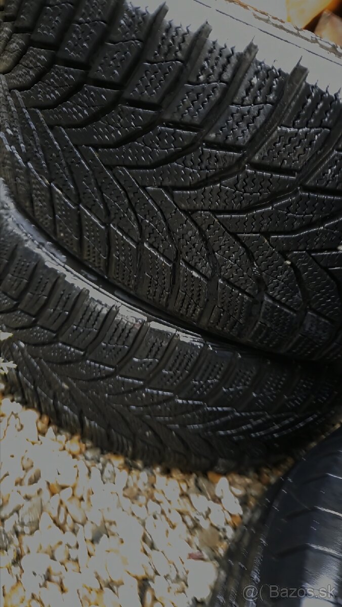 Predam zimné 215/45 r18 - 2