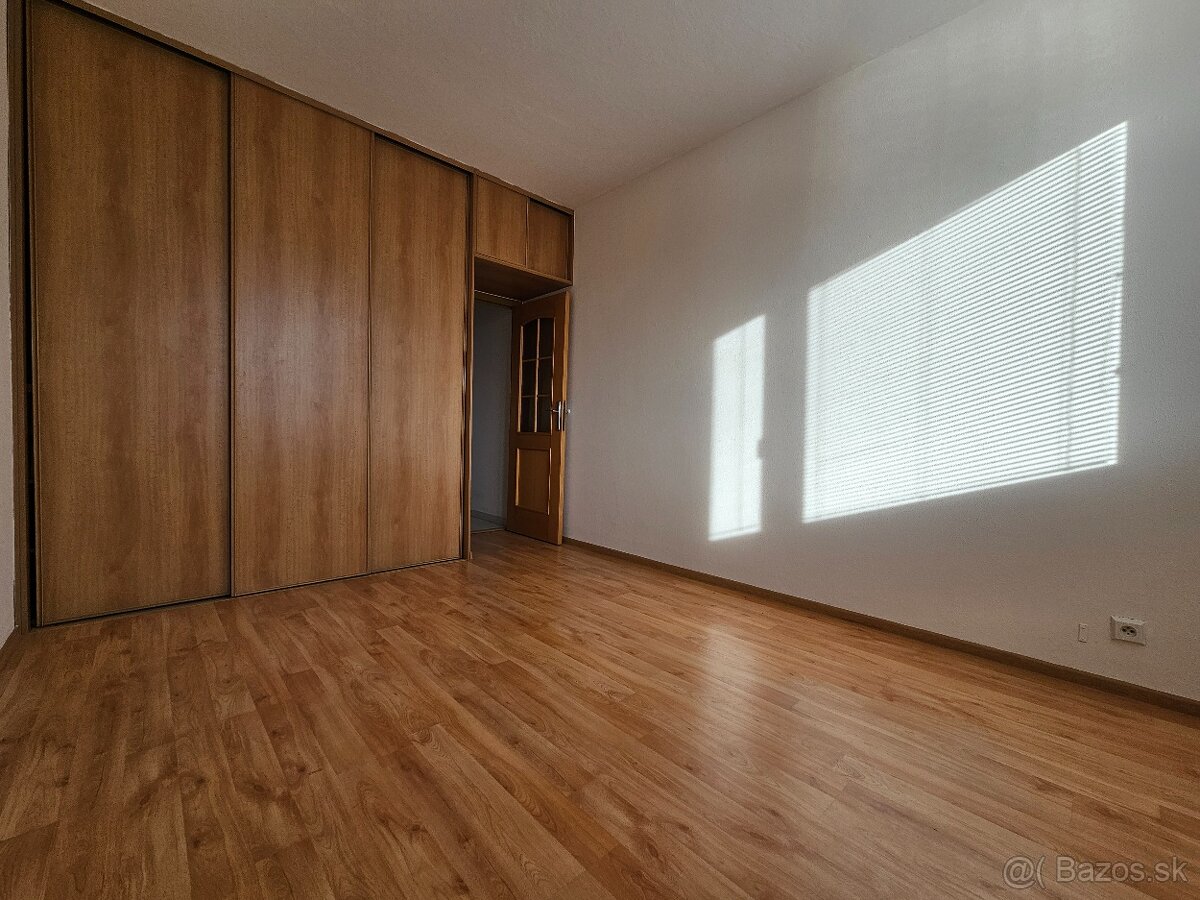 NA PREDAJ 3-izbový byt s loggiou, ILAVA - Kukučínová ul. - 2