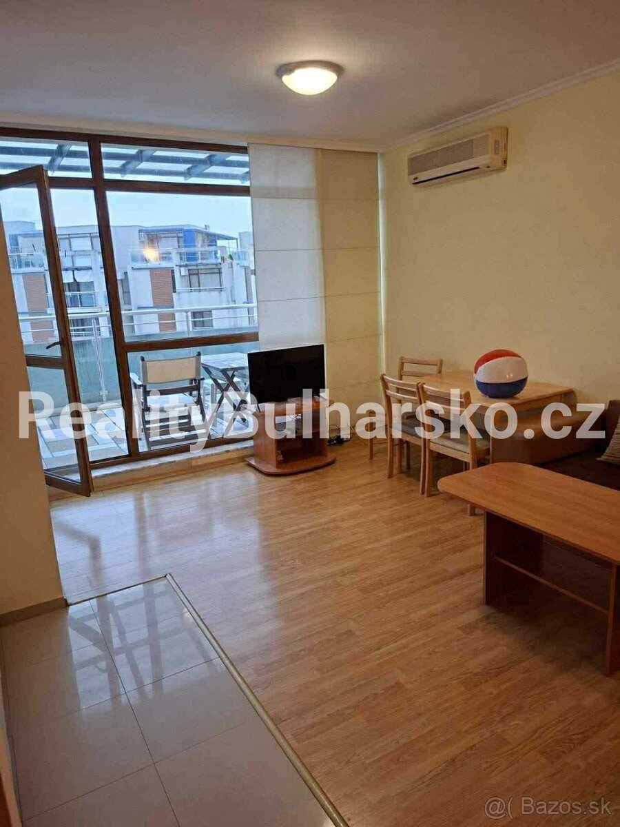 Prostorný apartmán 2+kk s výhledem na bazén 250m od pláže - 2
