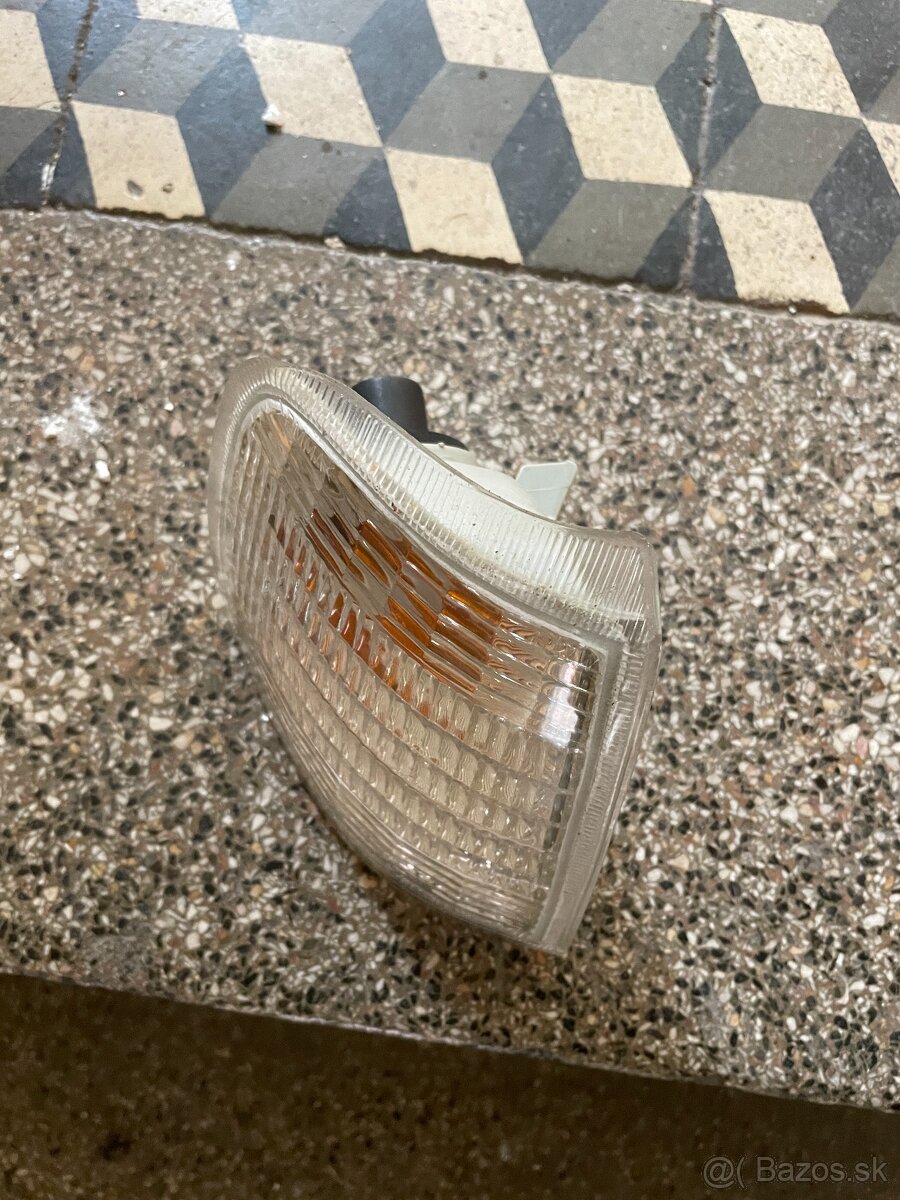 Predám pravé predné smerové svetlo – Peugeot 405 (1987–1996) - 2