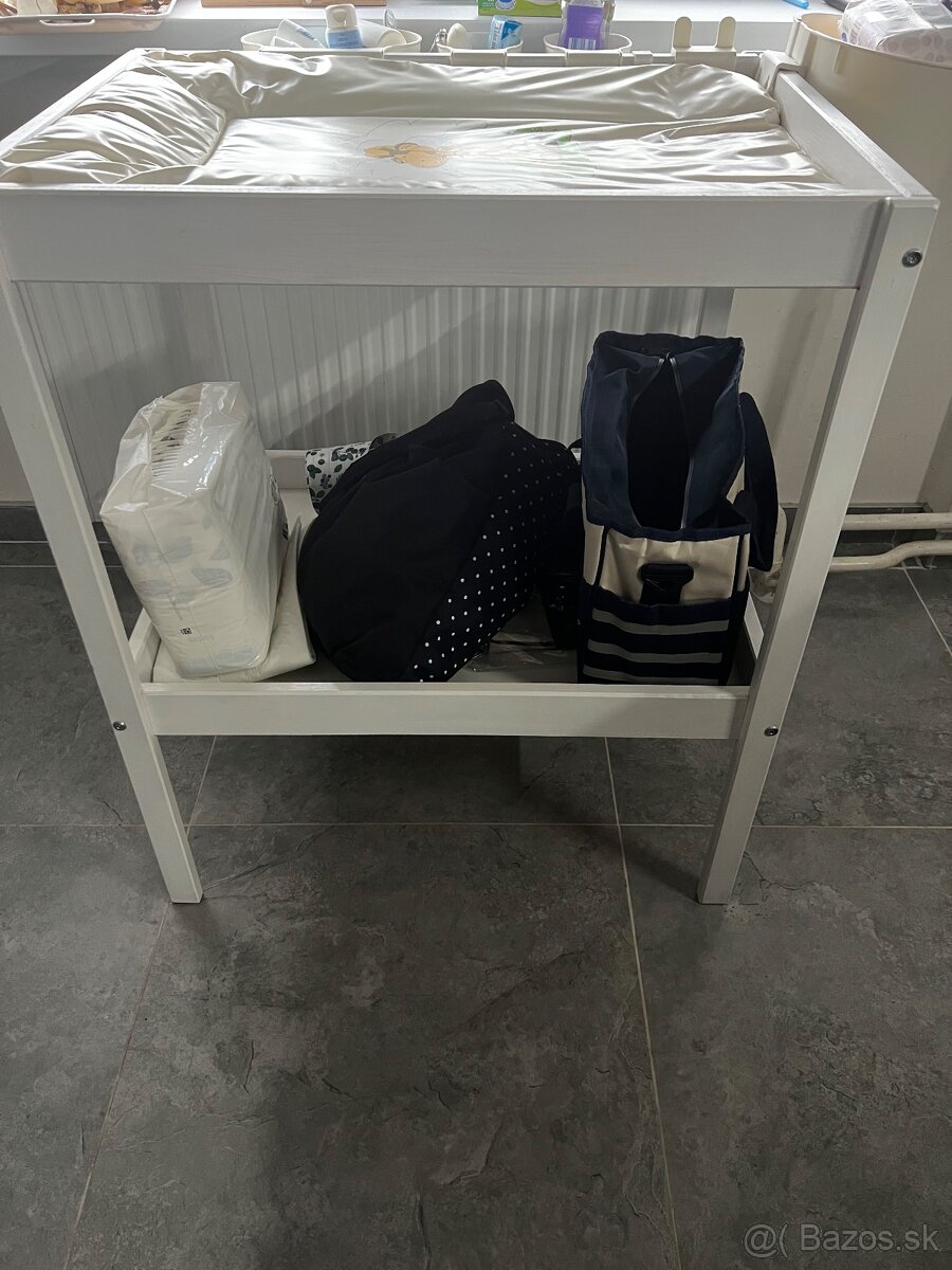 Prebaľovací pult drevený - 2