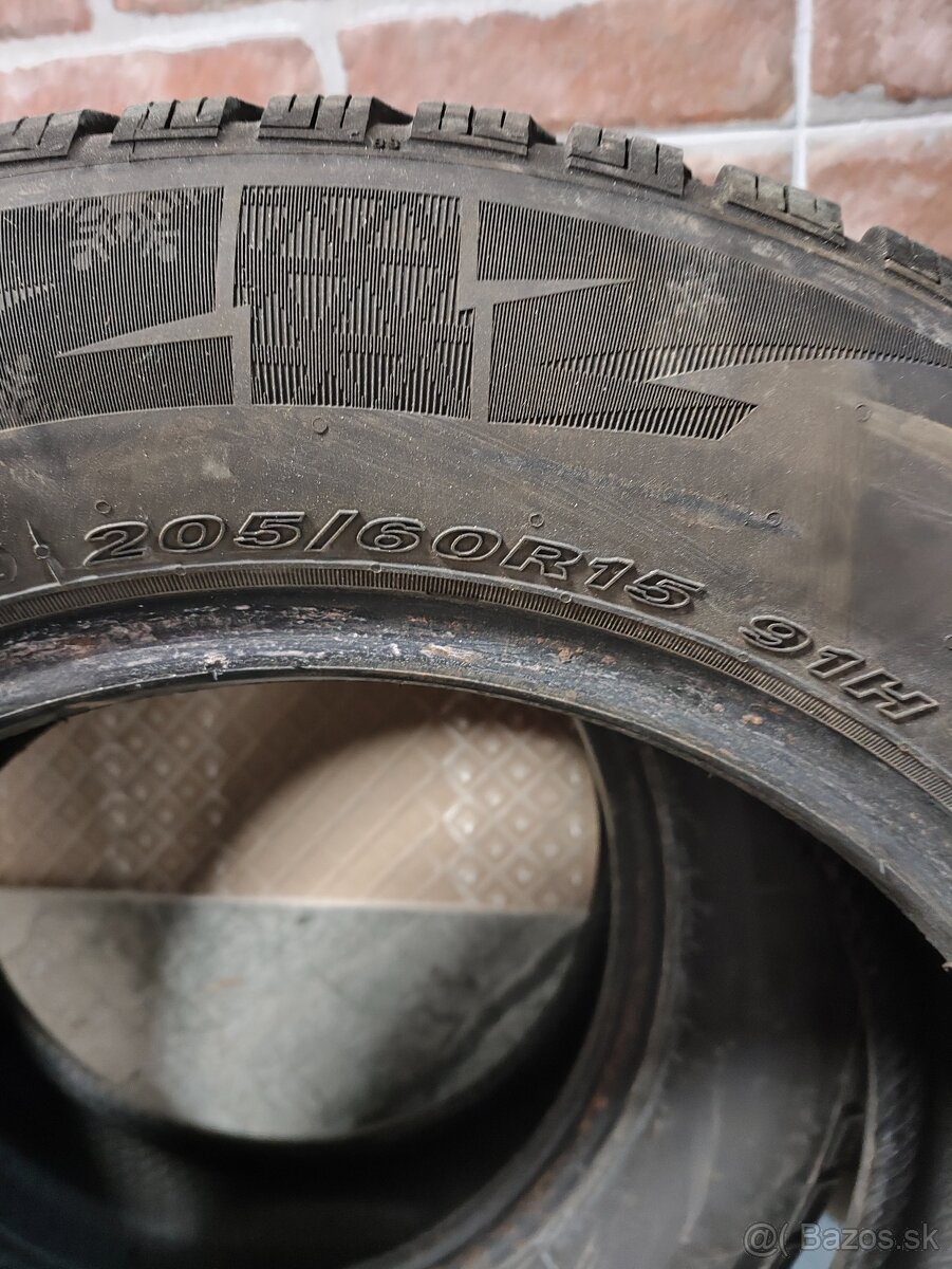 Predám 2ks zimné pneu 205/60/15 - 2