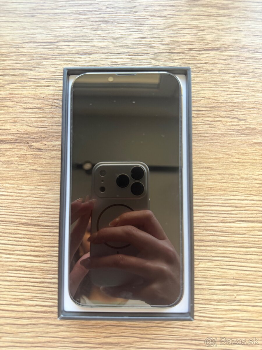 iPhone 13 Pro - Alpine Green - 2