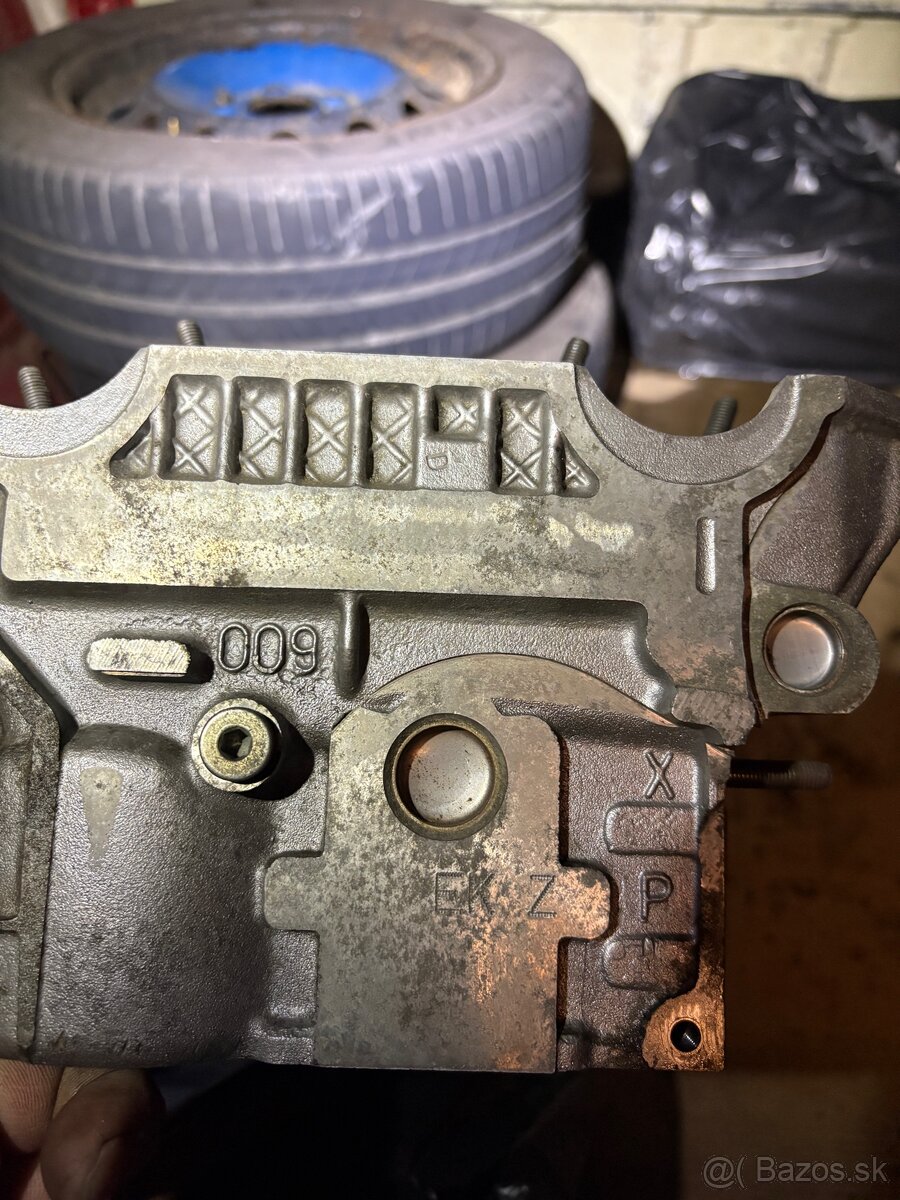 Predám hlavu na BMW m54b22 125kw - 2