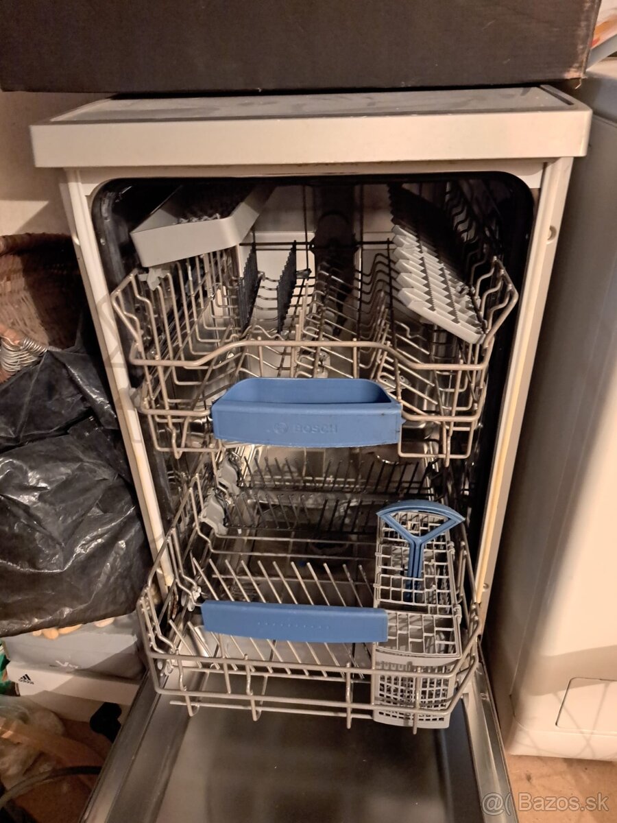 Úzka umývačka riadu - 2