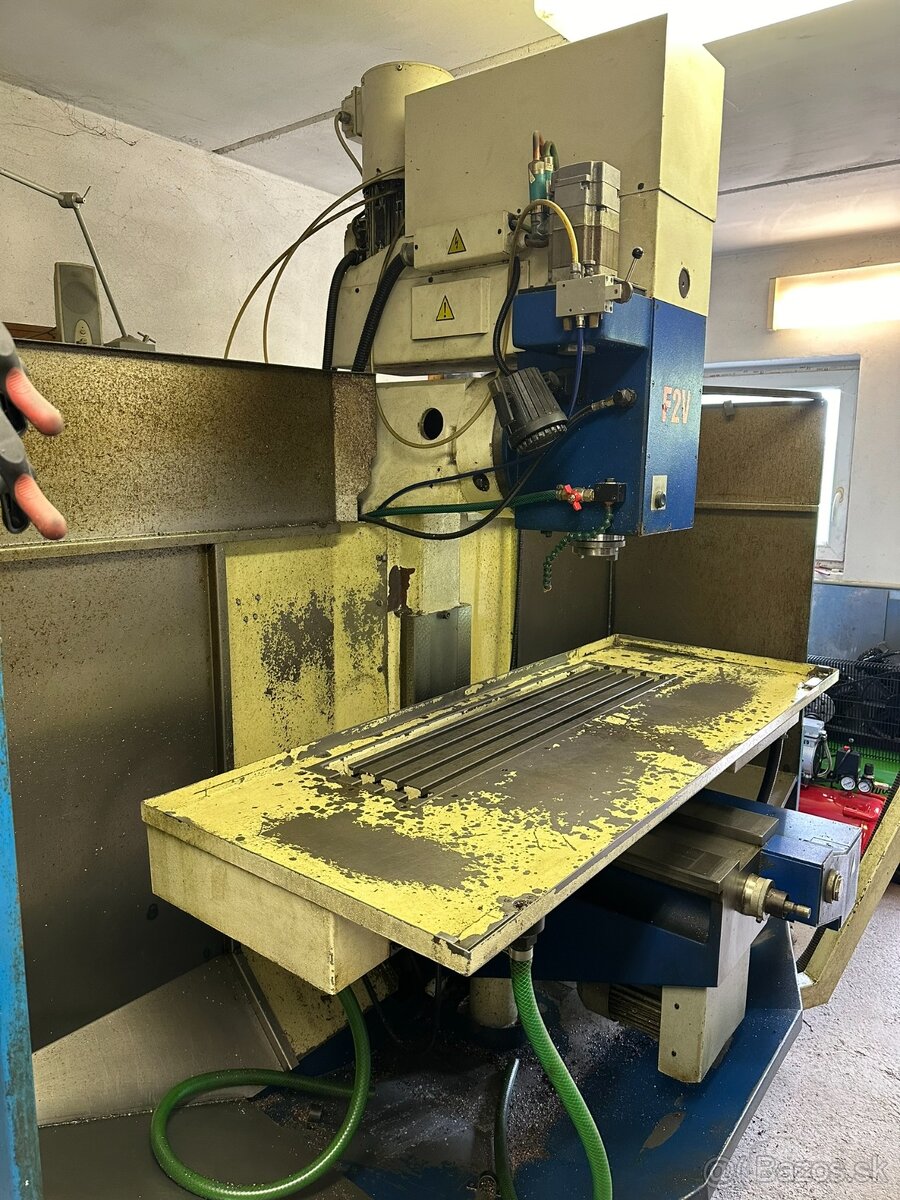 Konzolová frézka TOS F2V CNC - 2