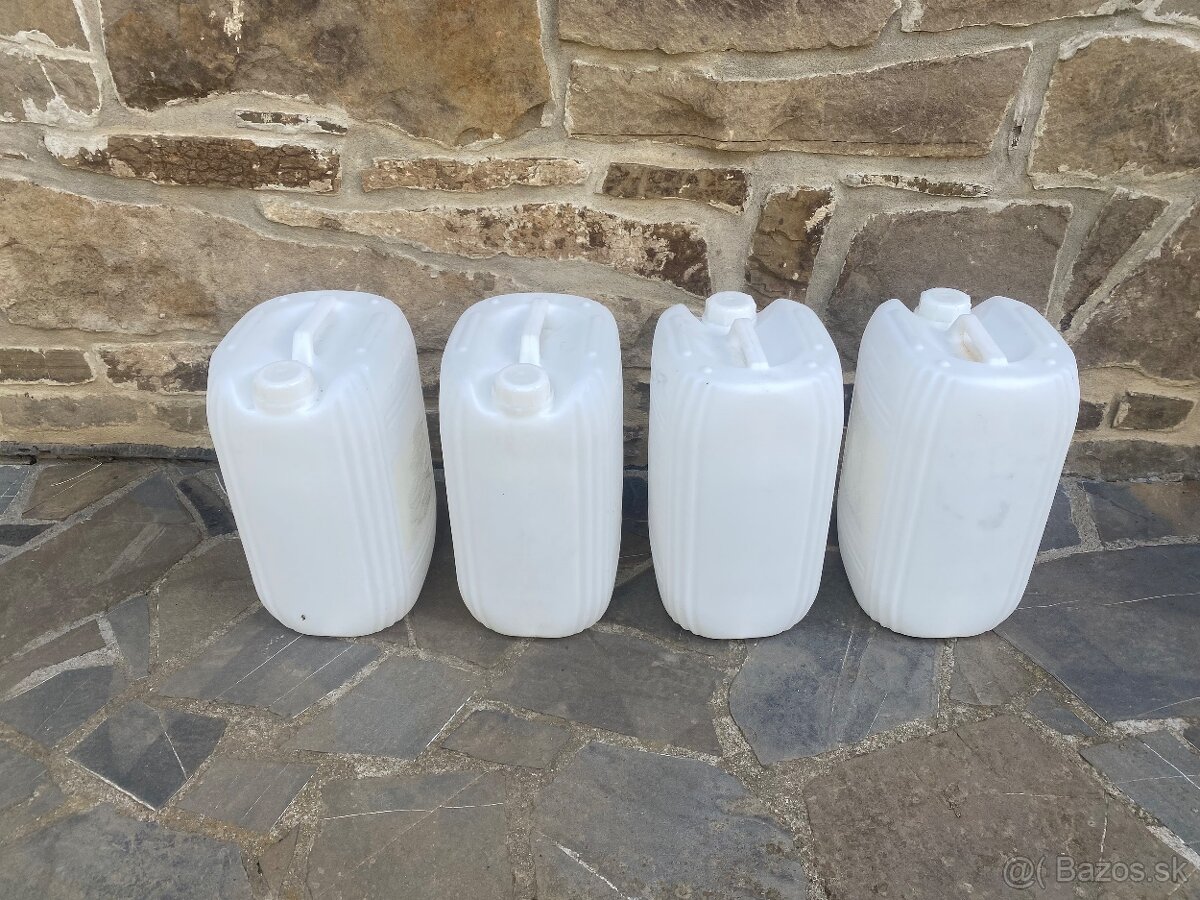 Plastové kanistre 20L - 2