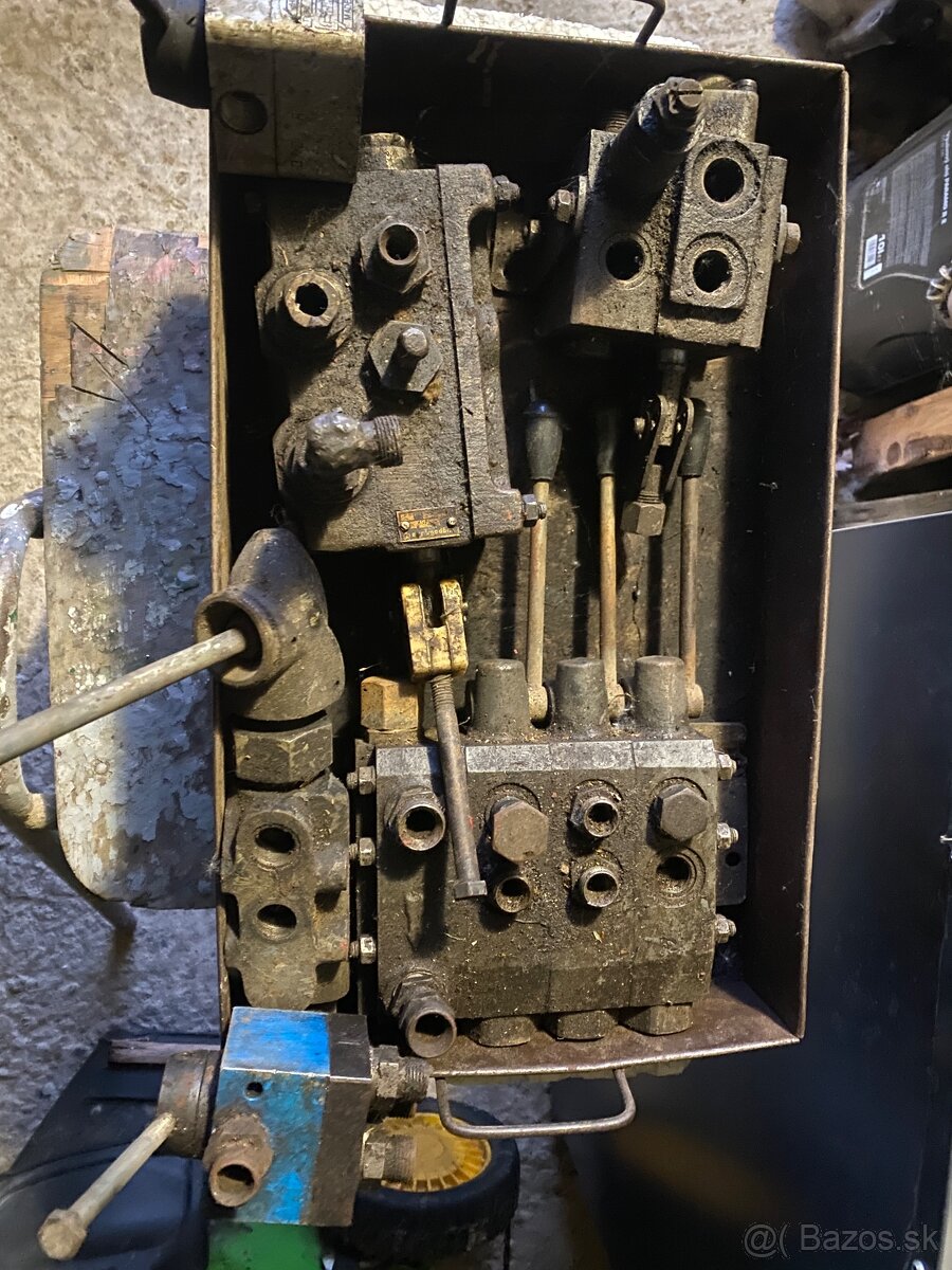 Hydraulické valce ovládač. - 2
