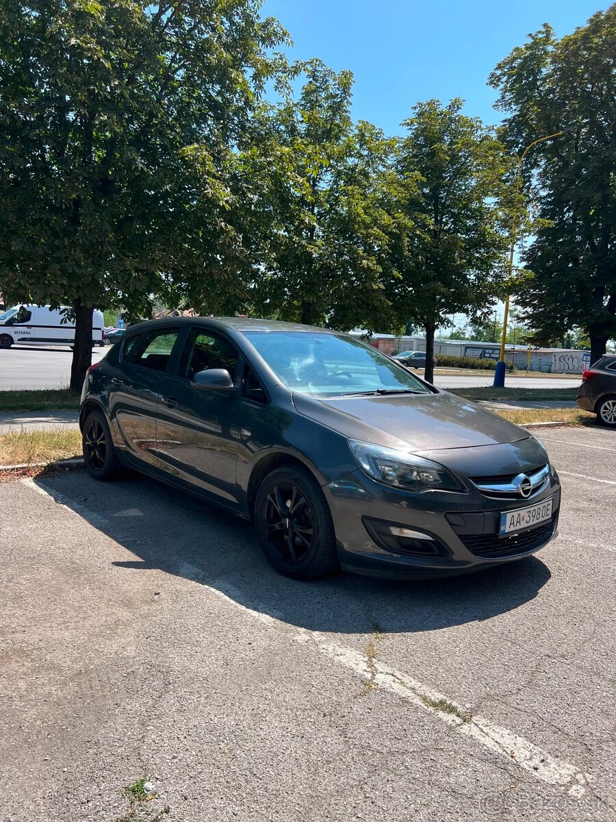 Opel Astra J 1.6 2015 - 2