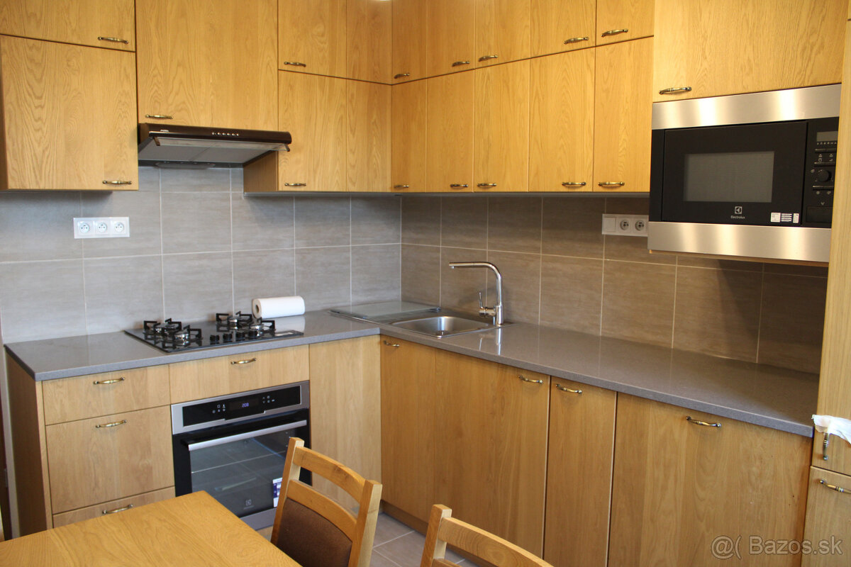 SPEKTRUM REALITY- Na Predaj 3-izbový byt, 72 m2 s loggiou, P - 2