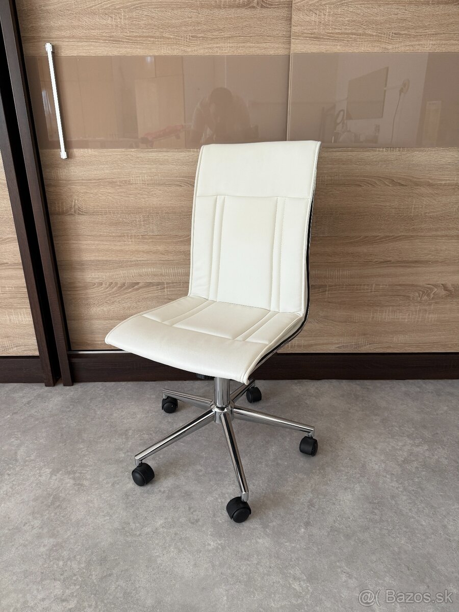 Moderná kancelárska stolička - 2