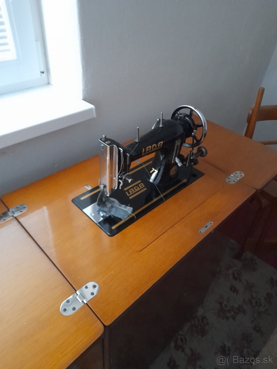 Šijací stroj - 2