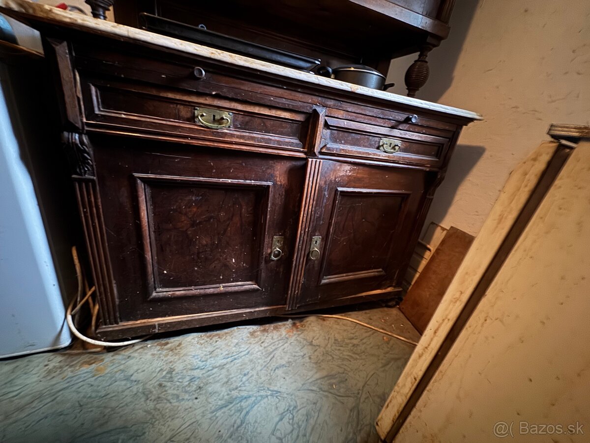 Starožitný príborník - 2