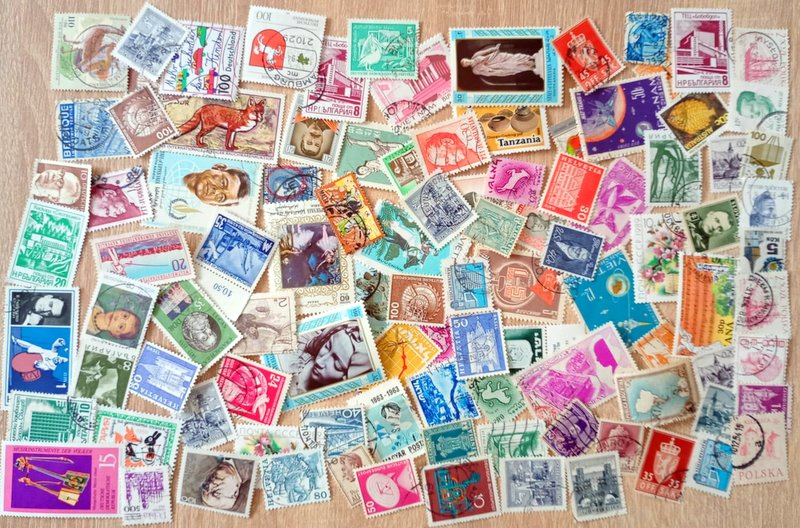 Predám balík poštových známok 1000 ks. č 1 - 2