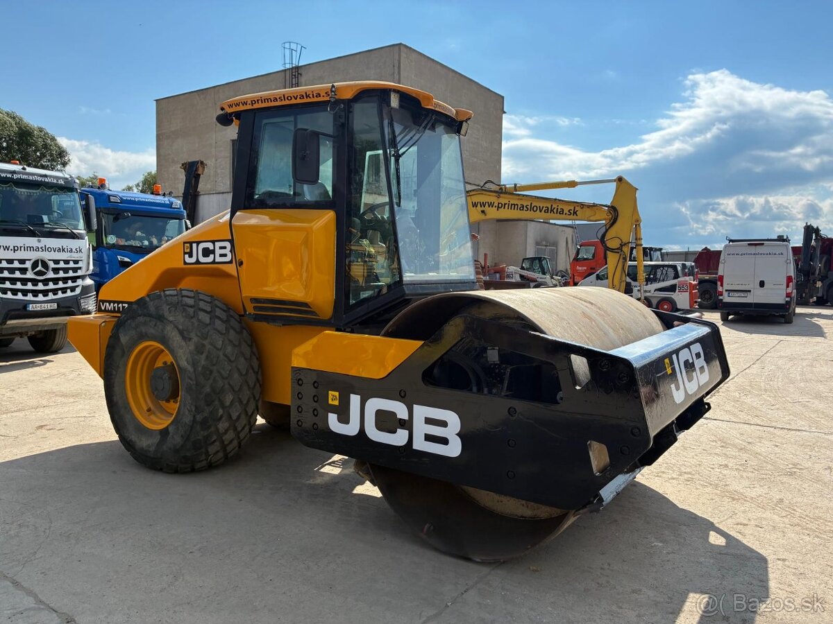 Predám vibračný valec JCB 117 - 2