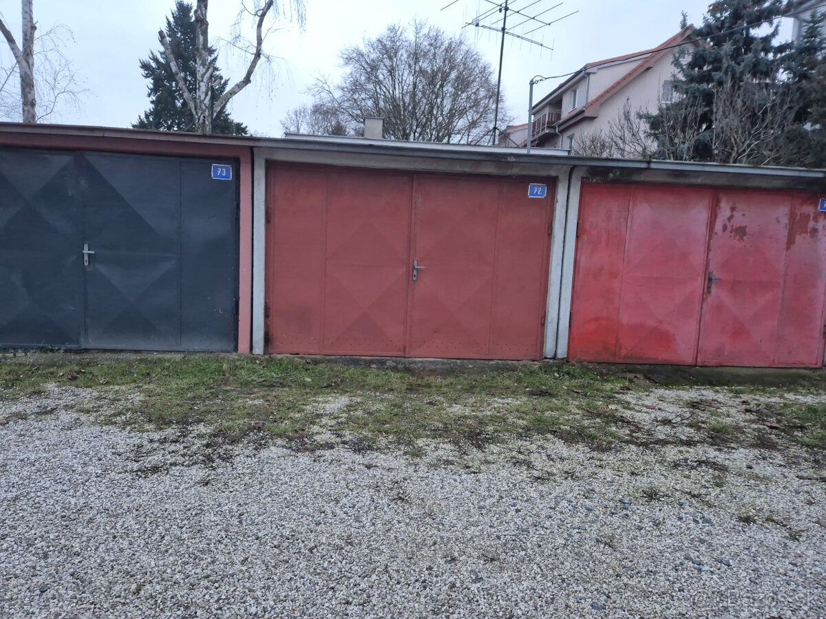 Prenájom garáže v centre Pezinka. - 2