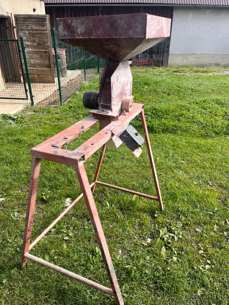Predám Kladivkový šrotovnik - 2