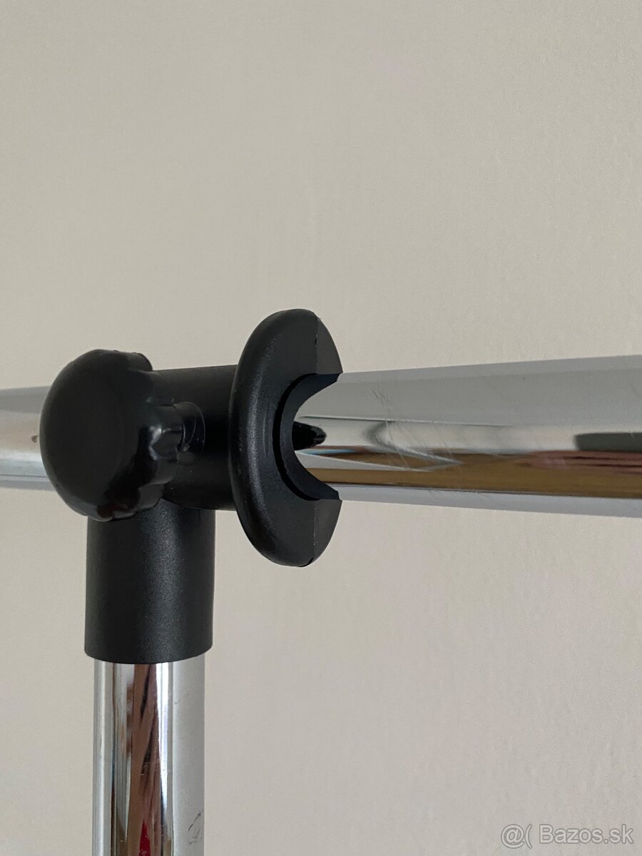 Vešiak nemý sluha - 2