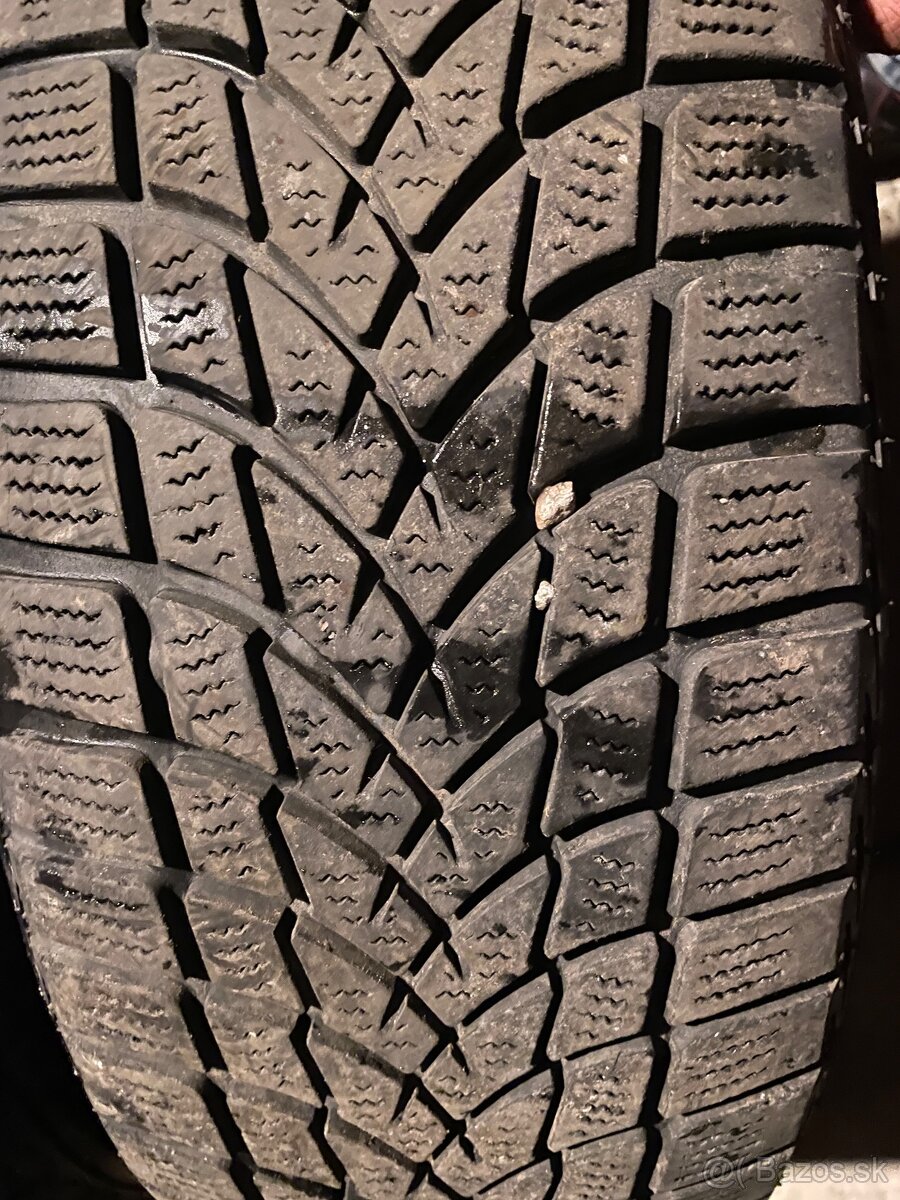 Predám zimne pneu 215/60 R16 - 2
