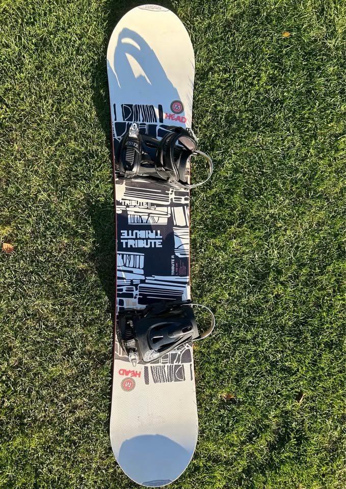 Snowboard + viazanie + topánky 42, + Bunda. - 2