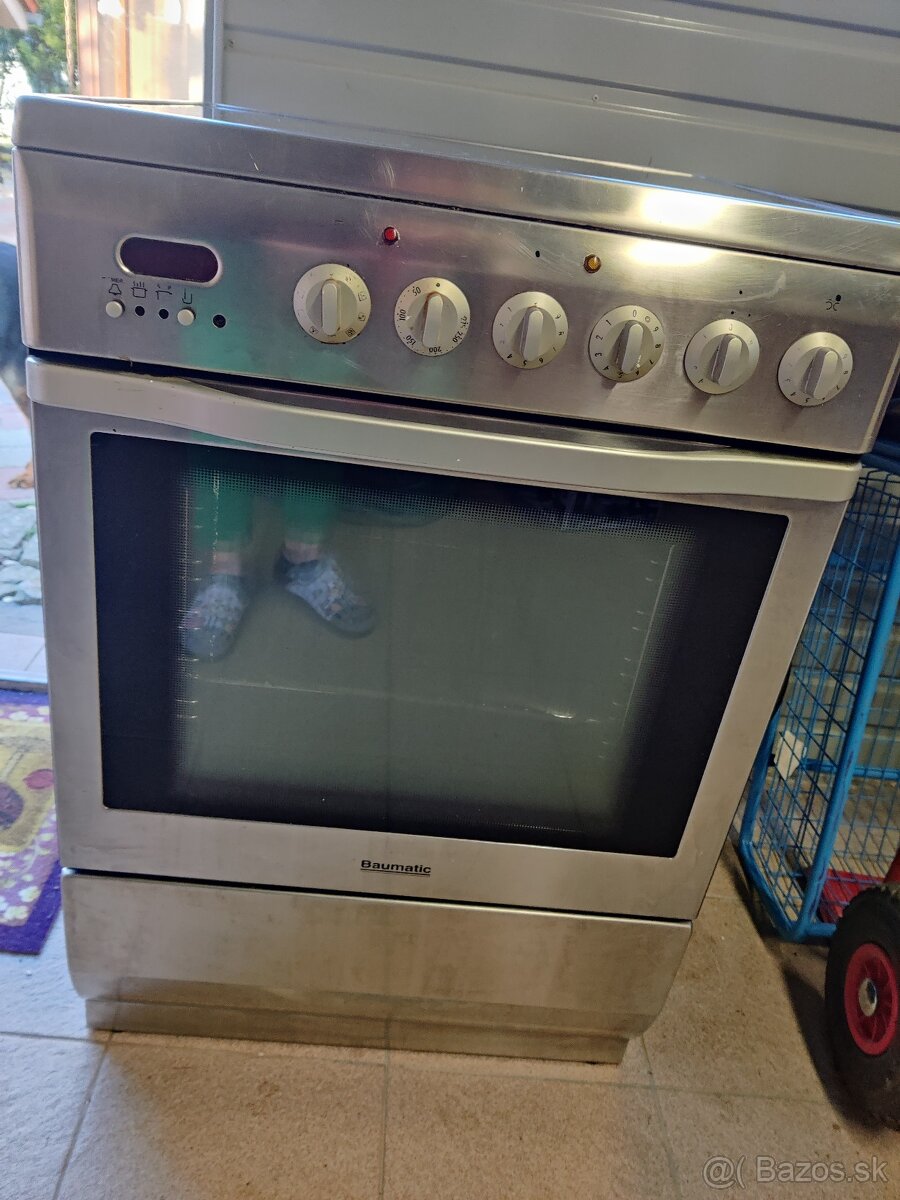 Elektrický sklokeramický sporák Baumatic s teplovzdušnou rú - 2