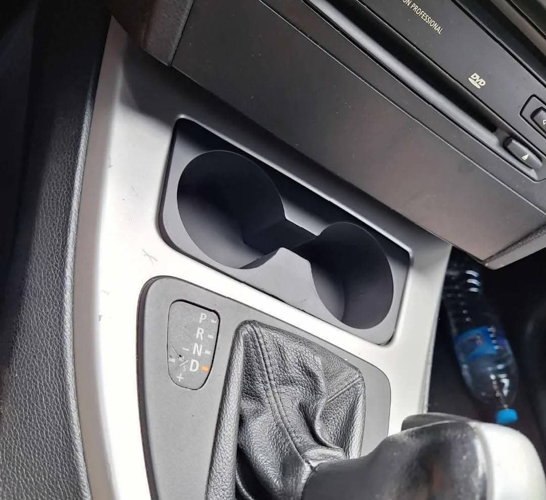 Bmw e90/91/92/93 držiak na plechovky - 2