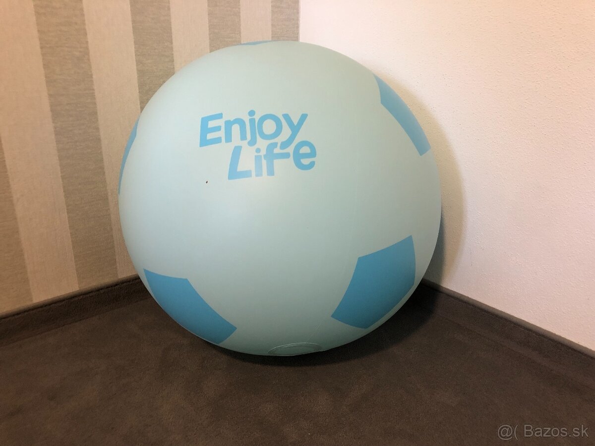 Balón - futbalová lopta. - 2