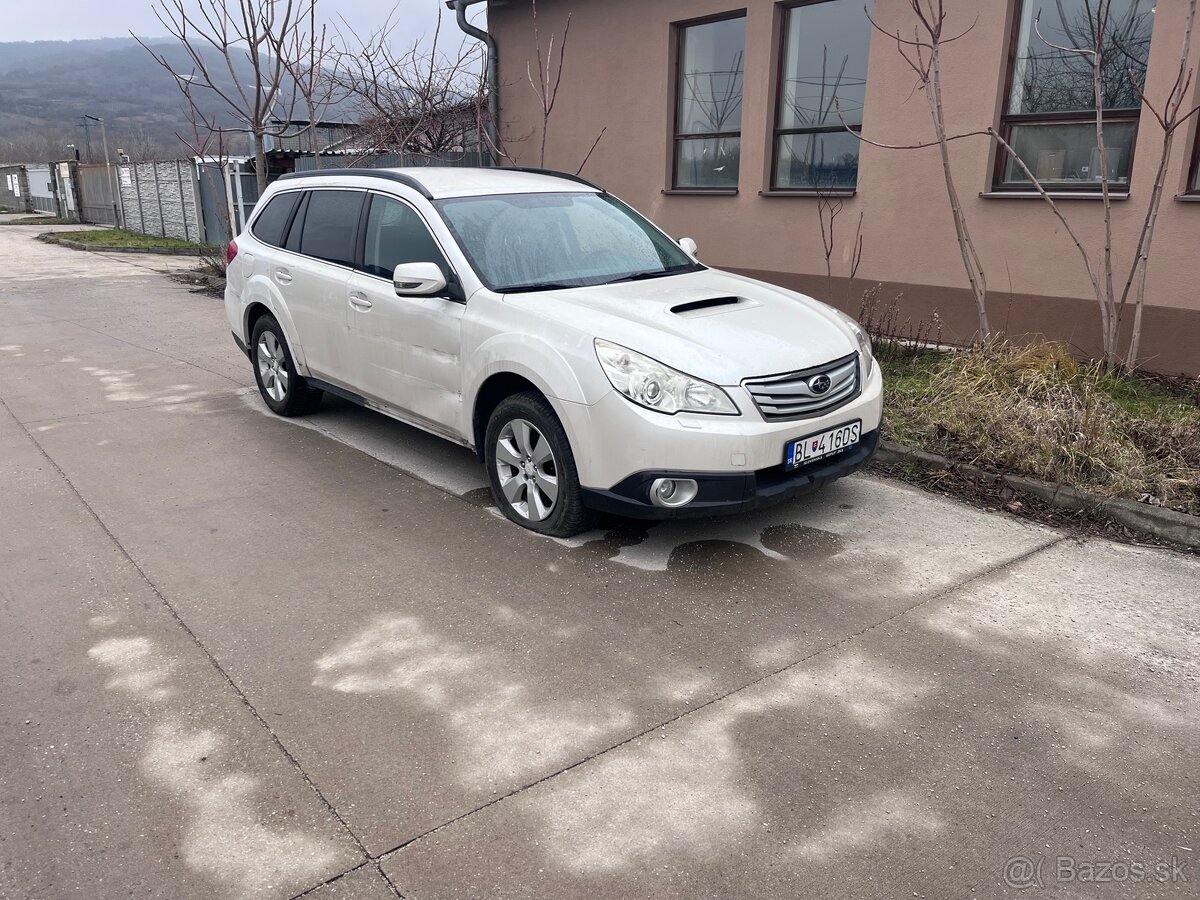 Rozpredám Subaru outbek - 2