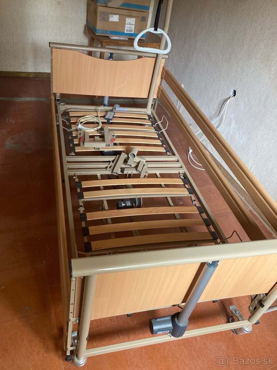 Elektricka postel pre leziacich pacientov. - 2